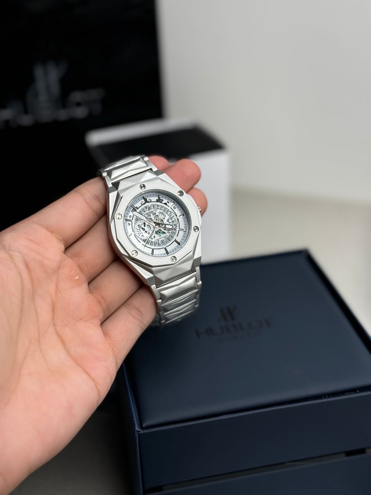 Hublot Cut - Image 3