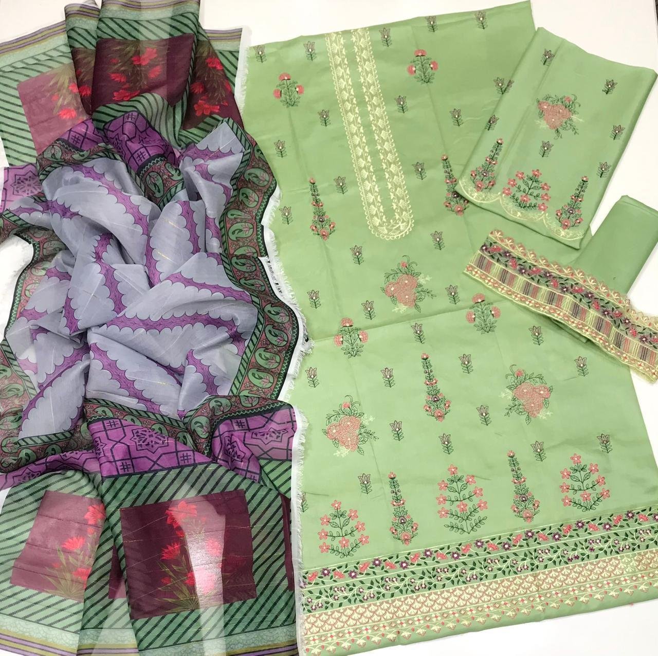 Zara Shahjahan Lawn BN-1034 - Image 4