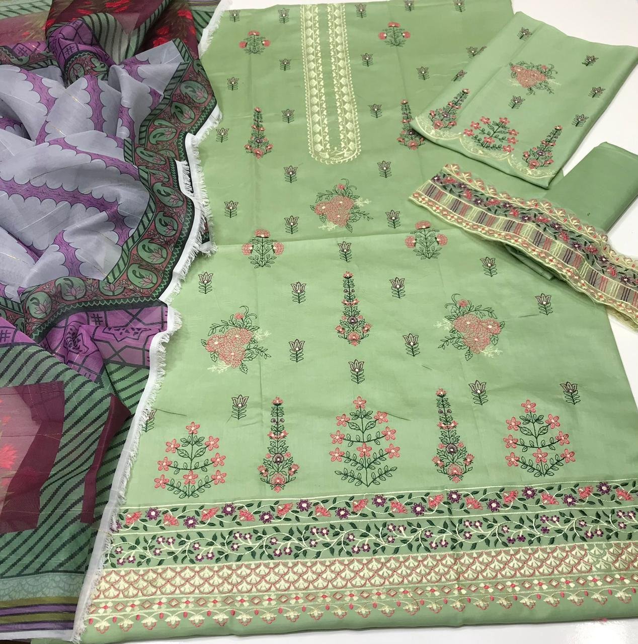 Zara Shahjahan Lawn BN-1034 - Image 2